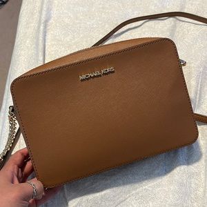 Michael Kors Cross body Jet set purse